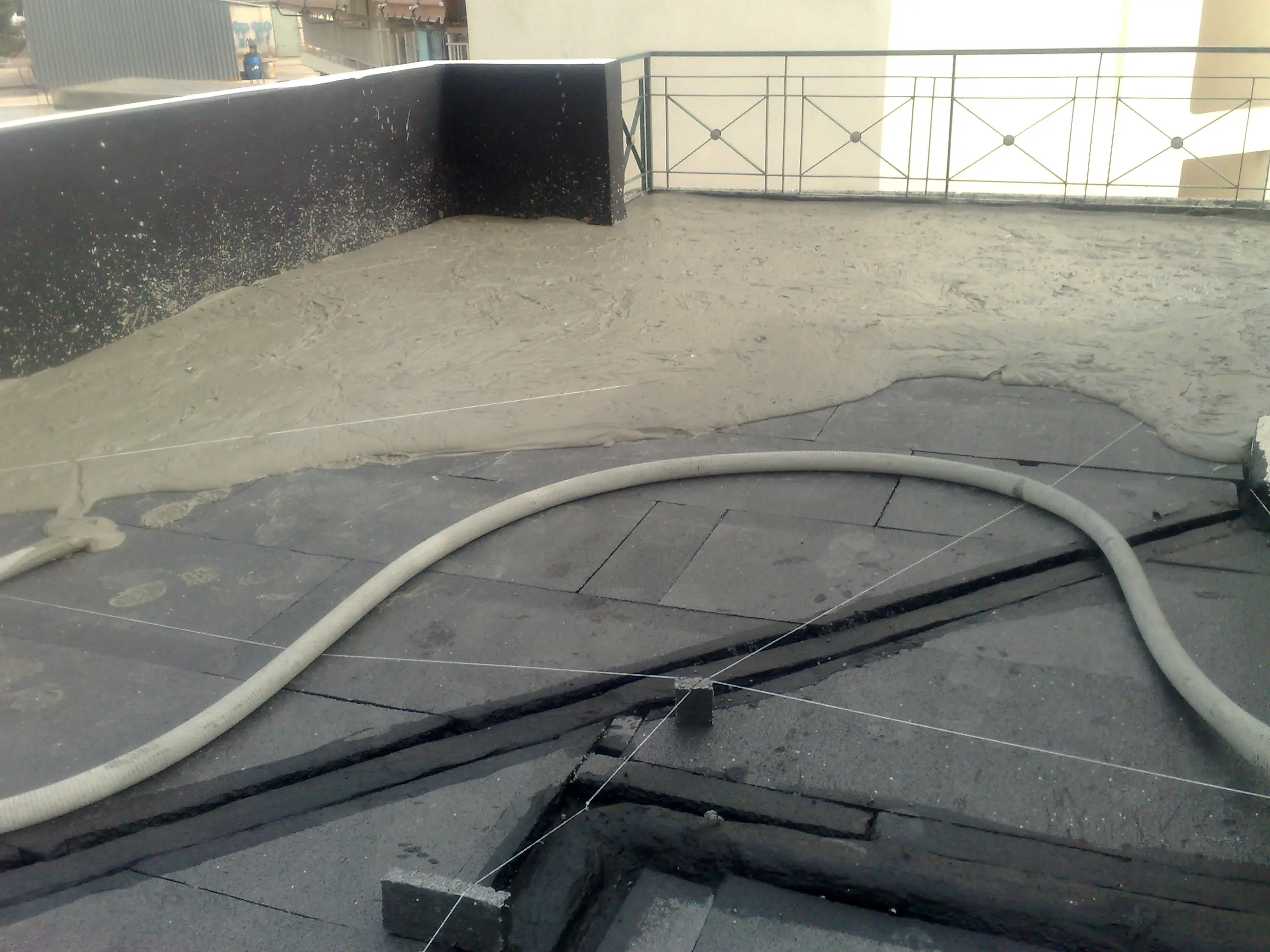 Μόνωση με αφρομπετόν και eps γραφιτούχα