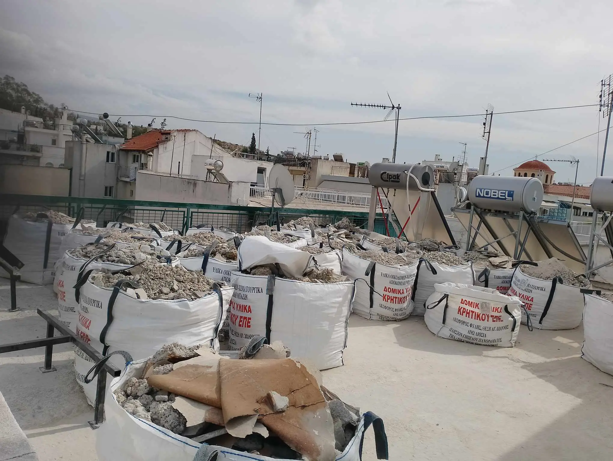 Αφαίρεση παλιάς μόνωσης και απομάκρυνση με γερανό